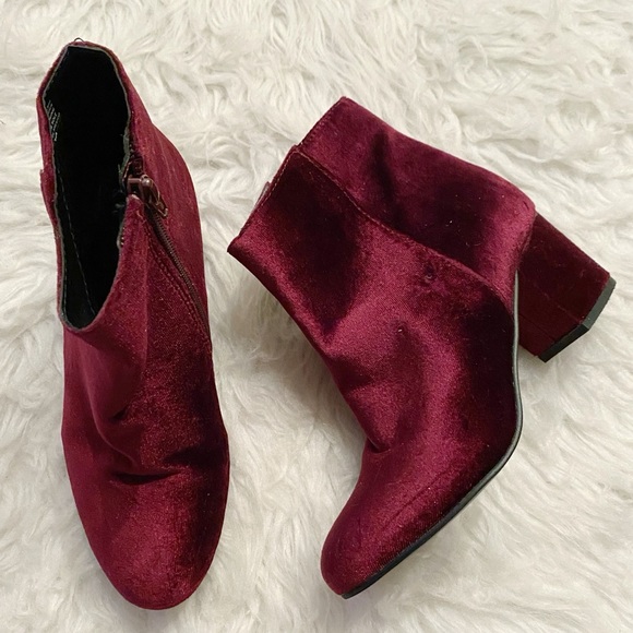 Steve Madden Shoes - Steve Madden Burgundy Velvet Herow Booties